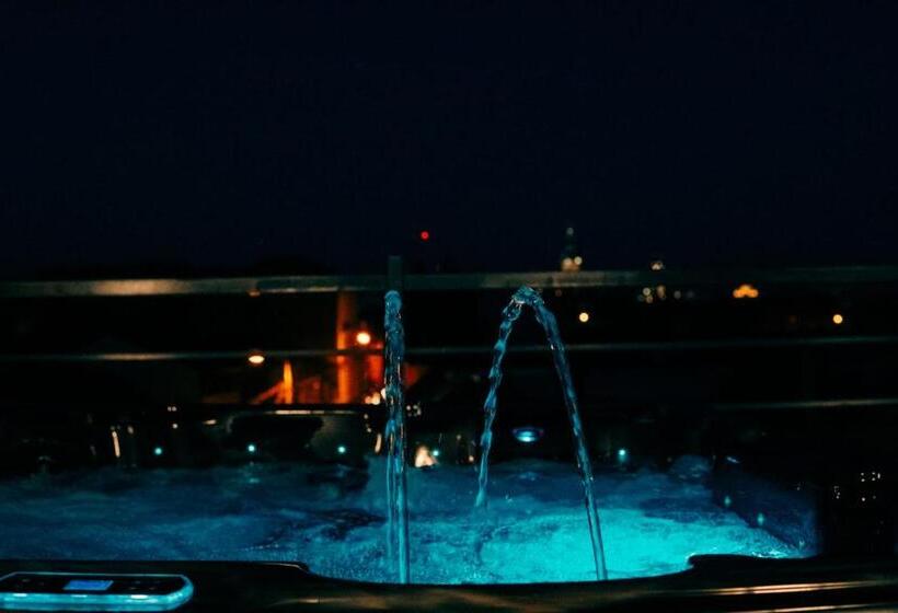 酒店 Fantazia Oradea   Self Check In & Out