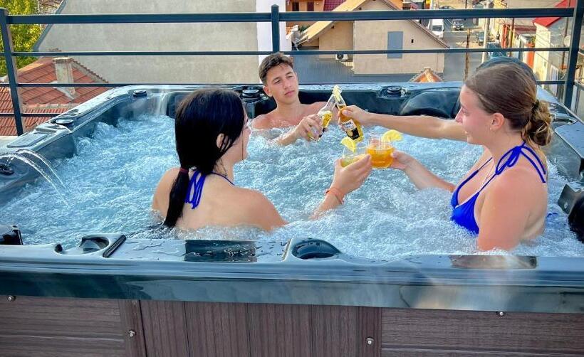 酒店 Fantazia Oradea   Self Check In & Out