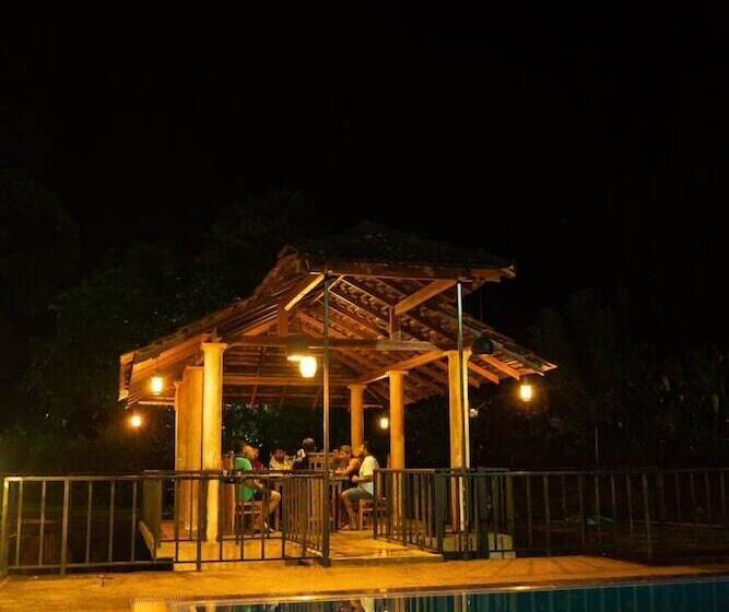 فندق Giants Forest