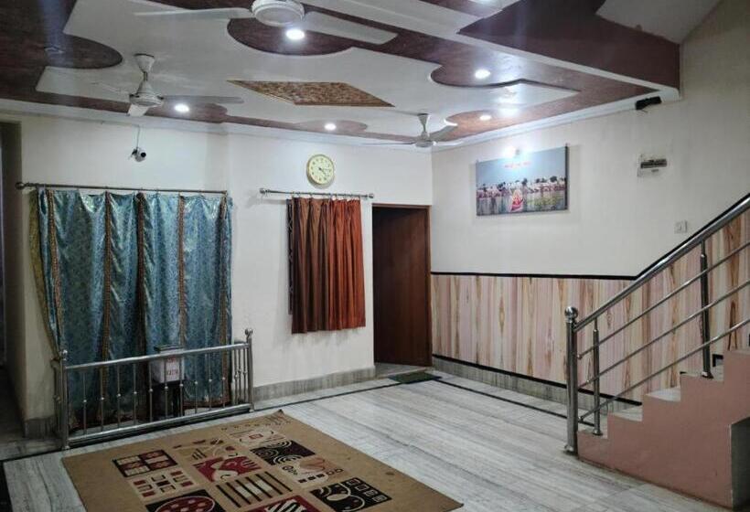 فندق Hari Krishnashrya