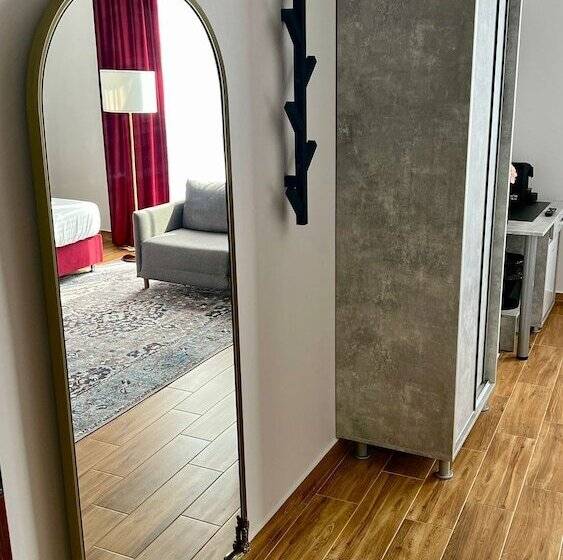 酒店 Fantazia Oradea   Self Check In & Out