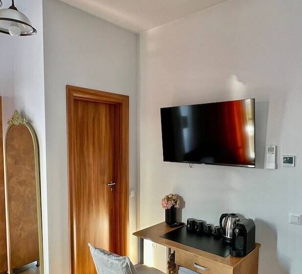 酒店 Fantazia Oradea   Self Check In & Out