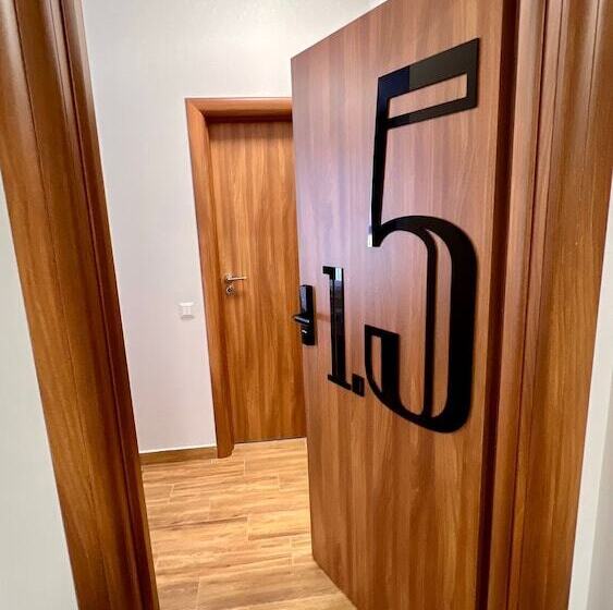 酒店 Fantazia Oradea   Self Check In & Out