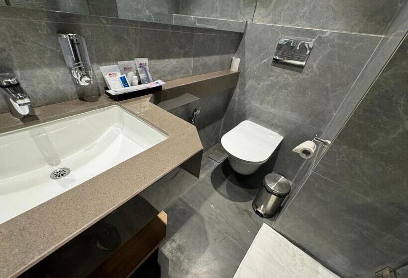 בית מלון כפרי Mumbai House Mindspace Malad