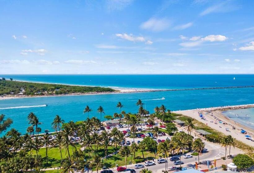 فندق Oceanfront Inn, Standard Room, King Bed, Town View, #10