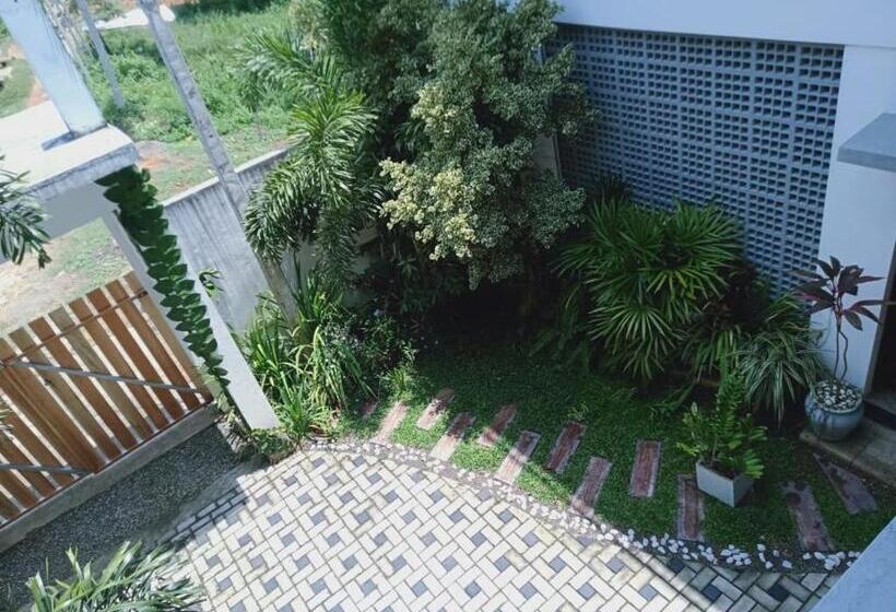 호텔 Paddy Bungalow