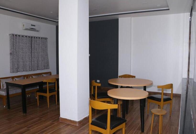 호텔 Parivar Comfort Luxury Rooms