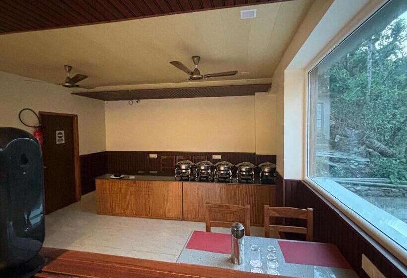 Отель R Narayan Pleasant Inn