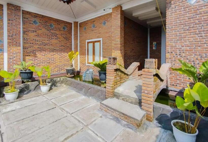 هتل Reddoorz At Jalan Ujung Sampun Berastagi