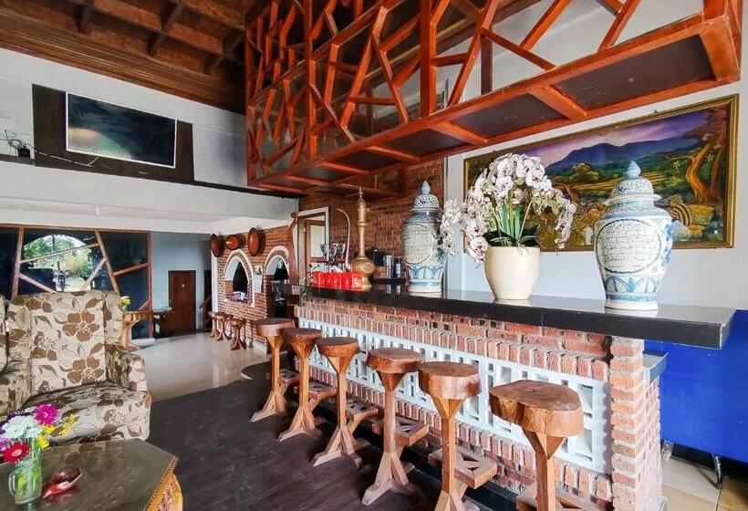 هتل Reddoorz At Jalan Ujung Sampun Berastagi