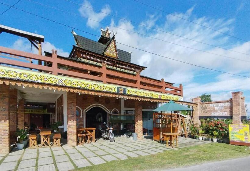 هتل Reddoorz At Jalan Ujung Sampun Berastagi