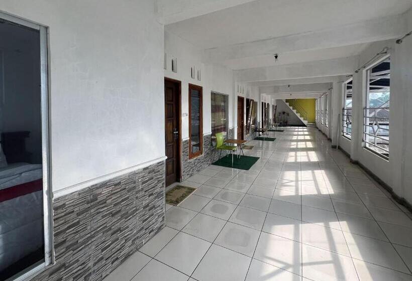 فندق Reddoorz Syariah At Jalan Dieng 4