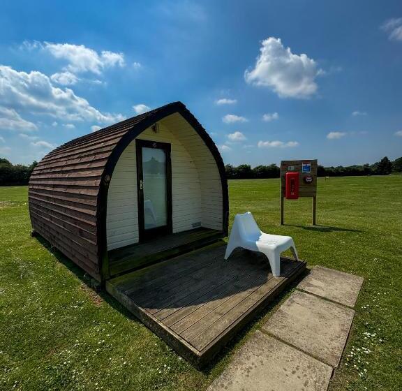 Отель Rodway Hill Golf & Eco Pod