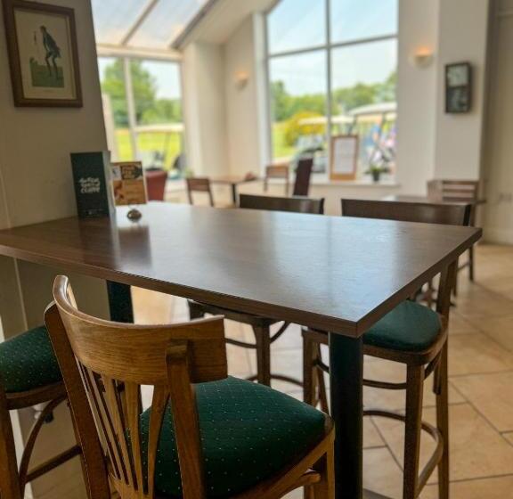 Отель Rodway Hill Golf & Eco Pod