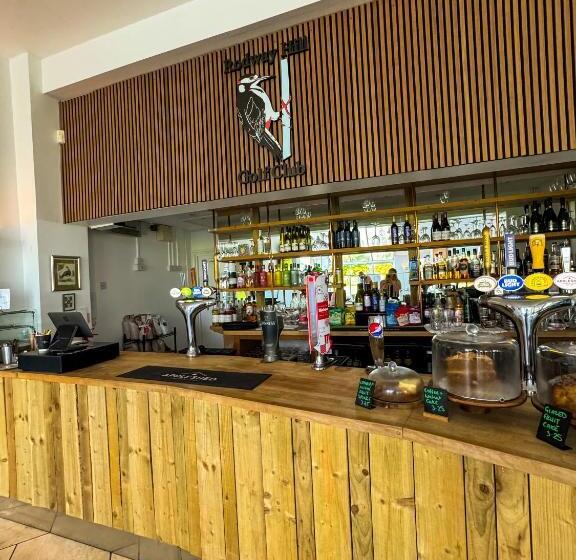 Отель Rodway Hill Golf & Eco Pod