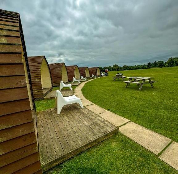 Отель Rodway Hill Golf & Eco Pod