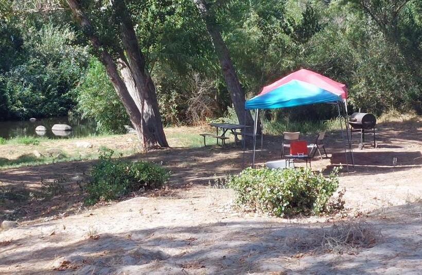 فندق Sequoia River Front Cabins