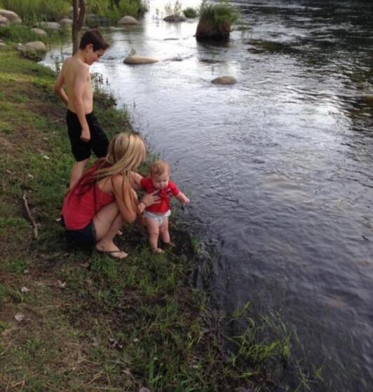 酒店 Sequoia River Front Cabins