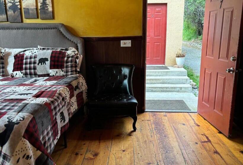 فندق Sequoia River Front Cabins