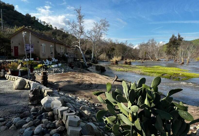 فندق Sequoia River Front Cabins