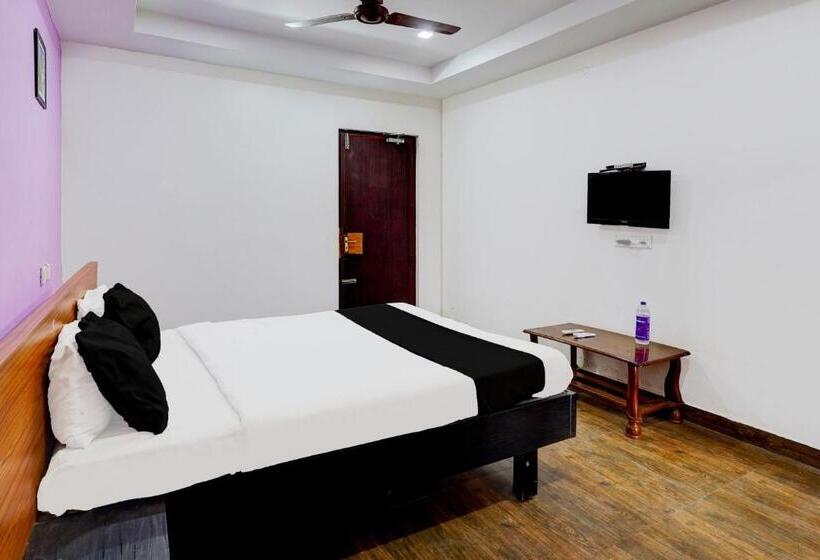 בית מלון כפרי Collection O Ambur