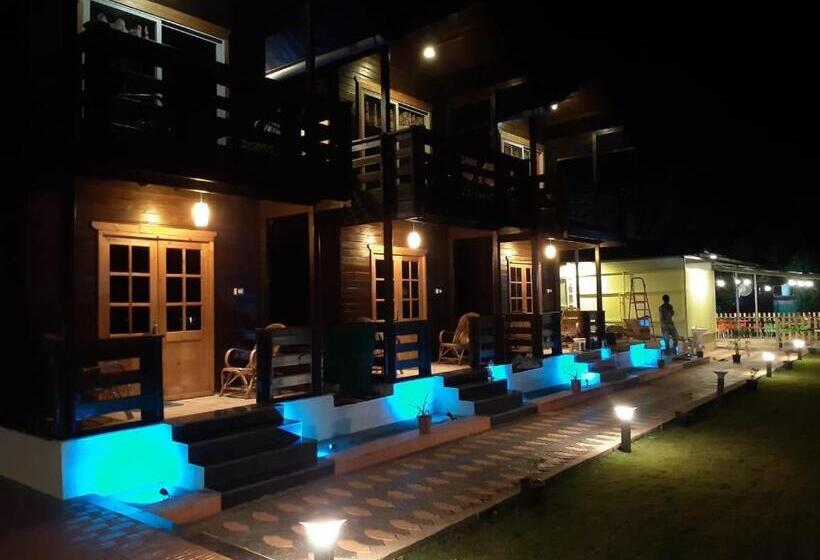 Отель The Empyrean