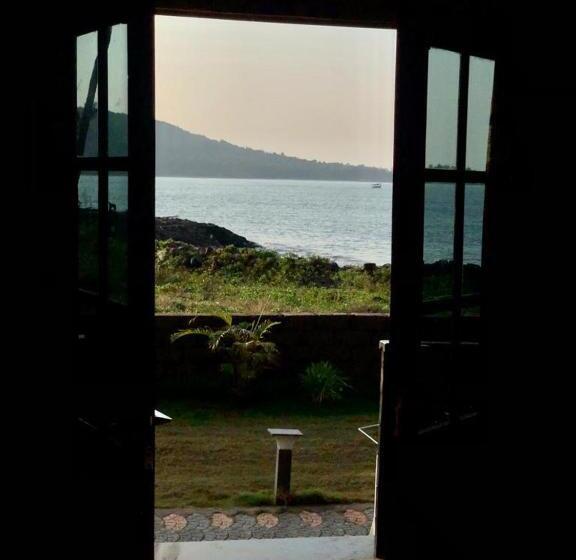 Отель The Empyrean