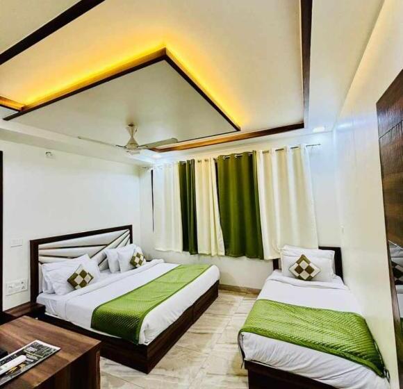 Отель Urban Stays