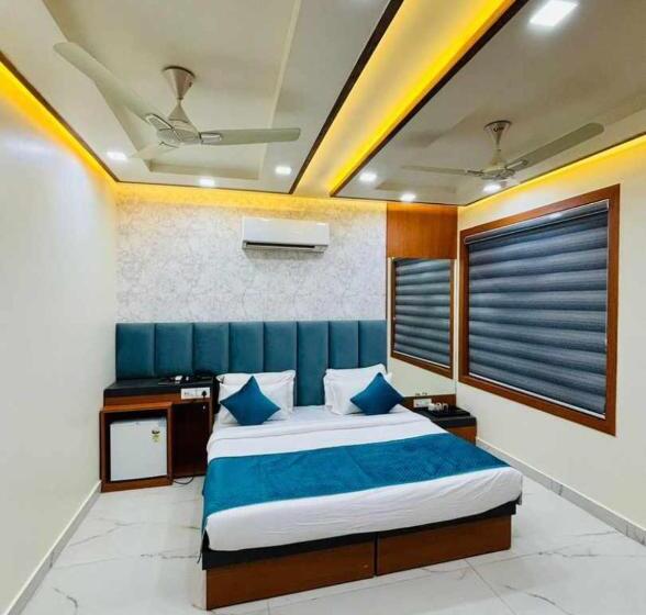 Отель Urban Stays