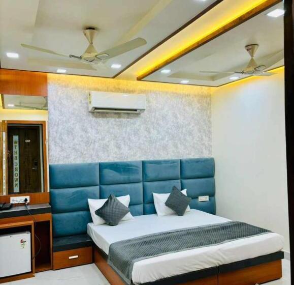 Отель Urban Stays