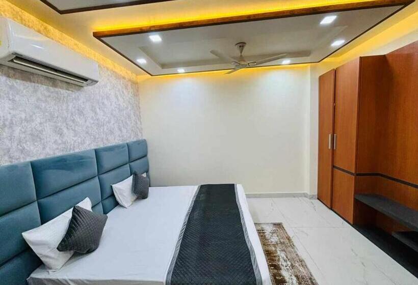 Отель Urban Stays