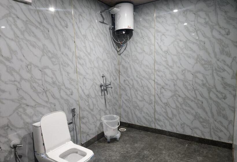 酒店 Yamunotri Heli Resort