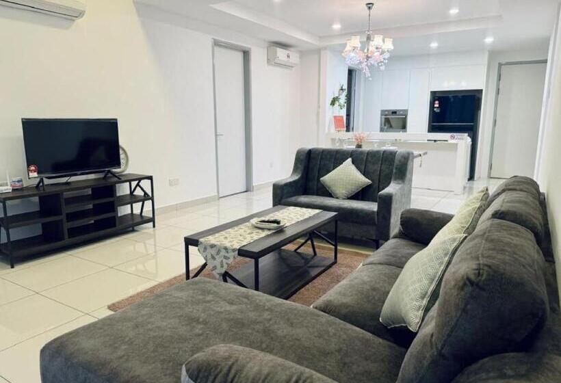 Jazz Suites Pool View With Bathtub   1001