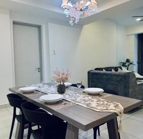 Jazz Suites Pool View With Bathtub   1001