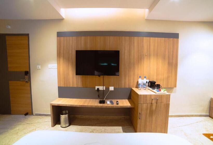 Oviya Hotels