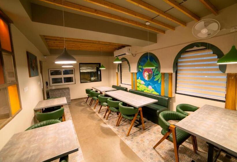 Oviya Hotels