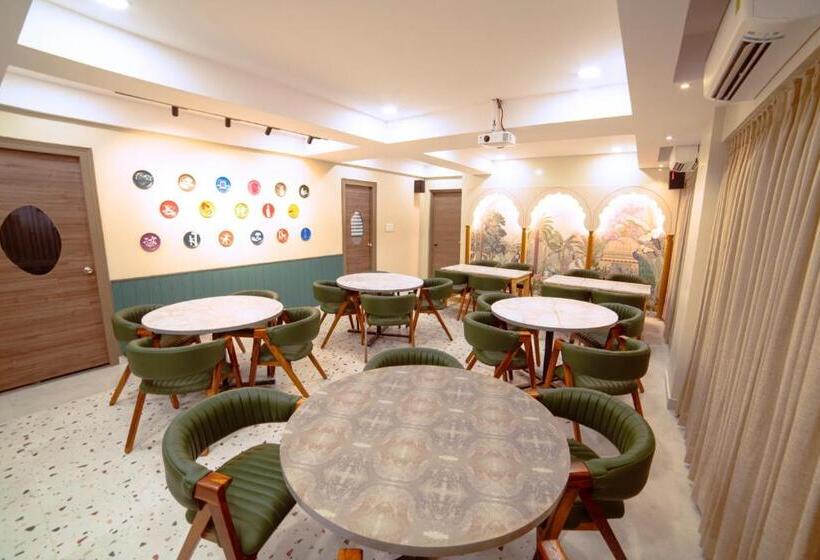 Oviya Hotels