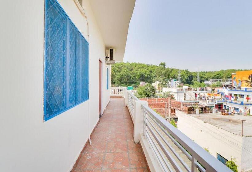 Fabhotel White Retreat Inn