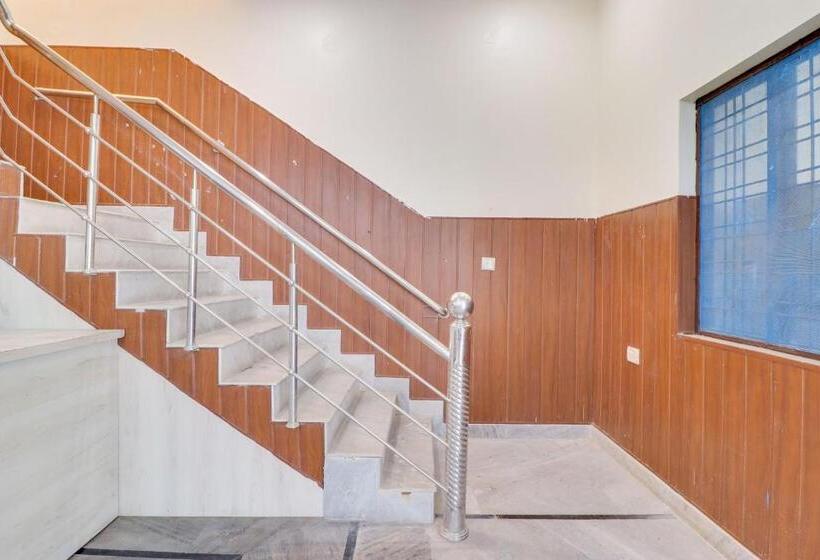 Fabhotel White Retreat Inn