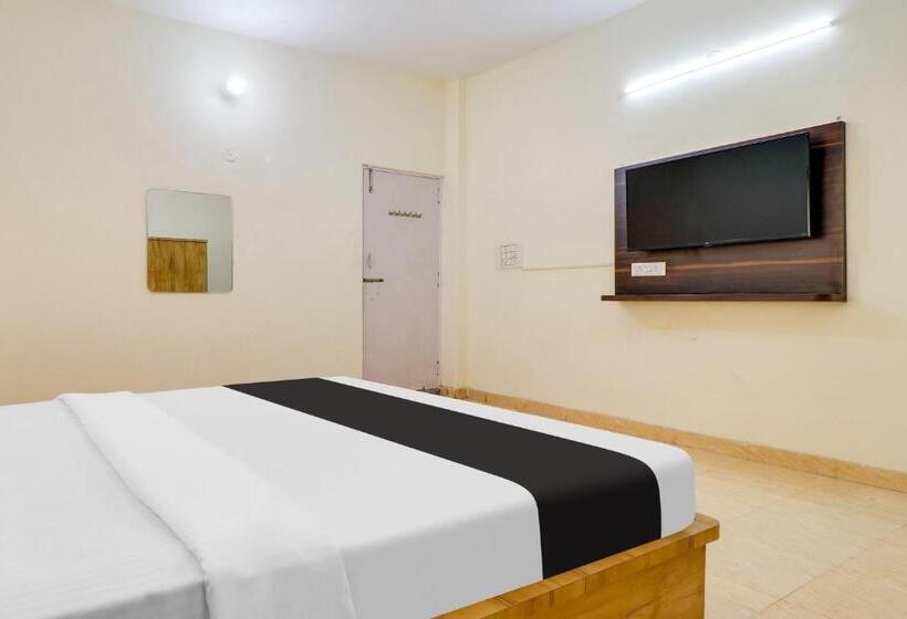 Fabhotel White Retreat Inn