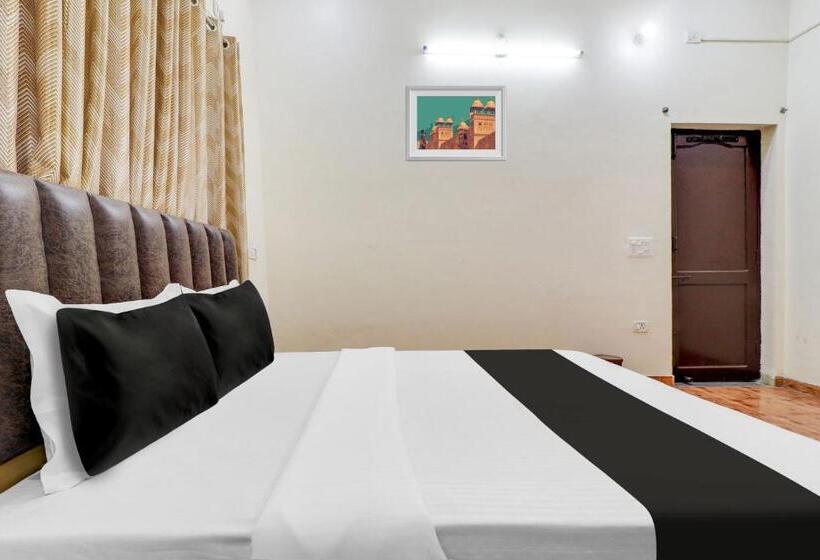 Fabhotel White Retreat Inn