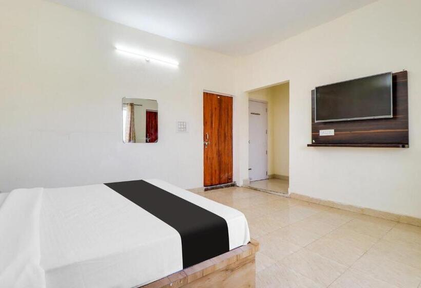 Fabhotel White Retreat Inn