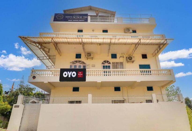 Fabhotel White Retreat Inn