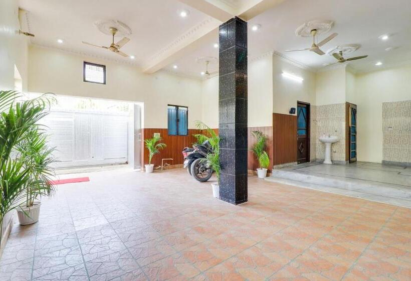 Fabhotel White Retreat Inn