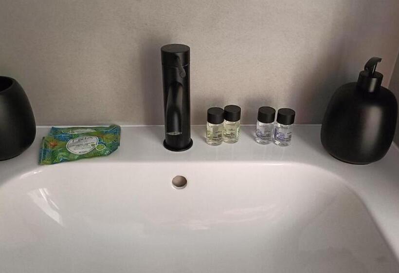 بنسيون Celine Confort Room