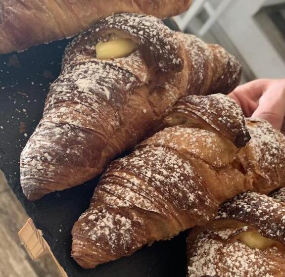 بنسيون Celine Confort Room