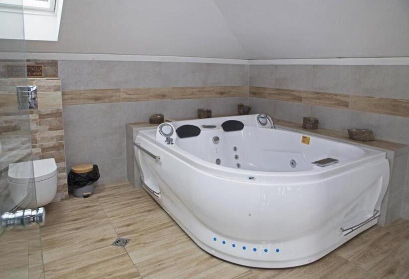 ペンション Chateau Erkech