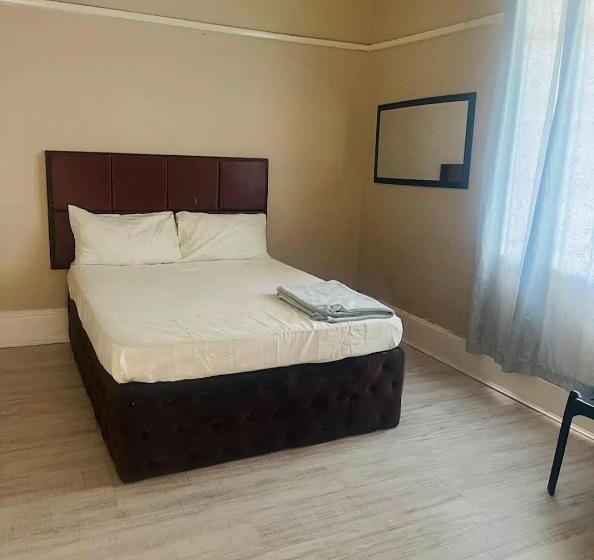 פנסיון Colleens Home Home