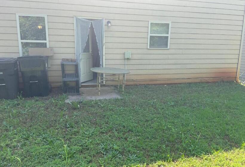 بنسيون Comforts Corner