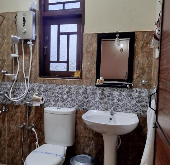 بنسيون Cosy White Palace